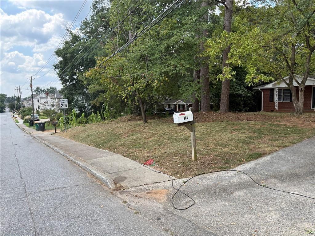 964 Myrtle St - Photo 4 of 13