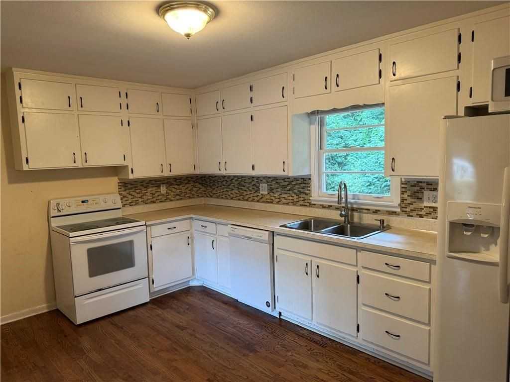 964 Myrtle St - Photo 5 of 13