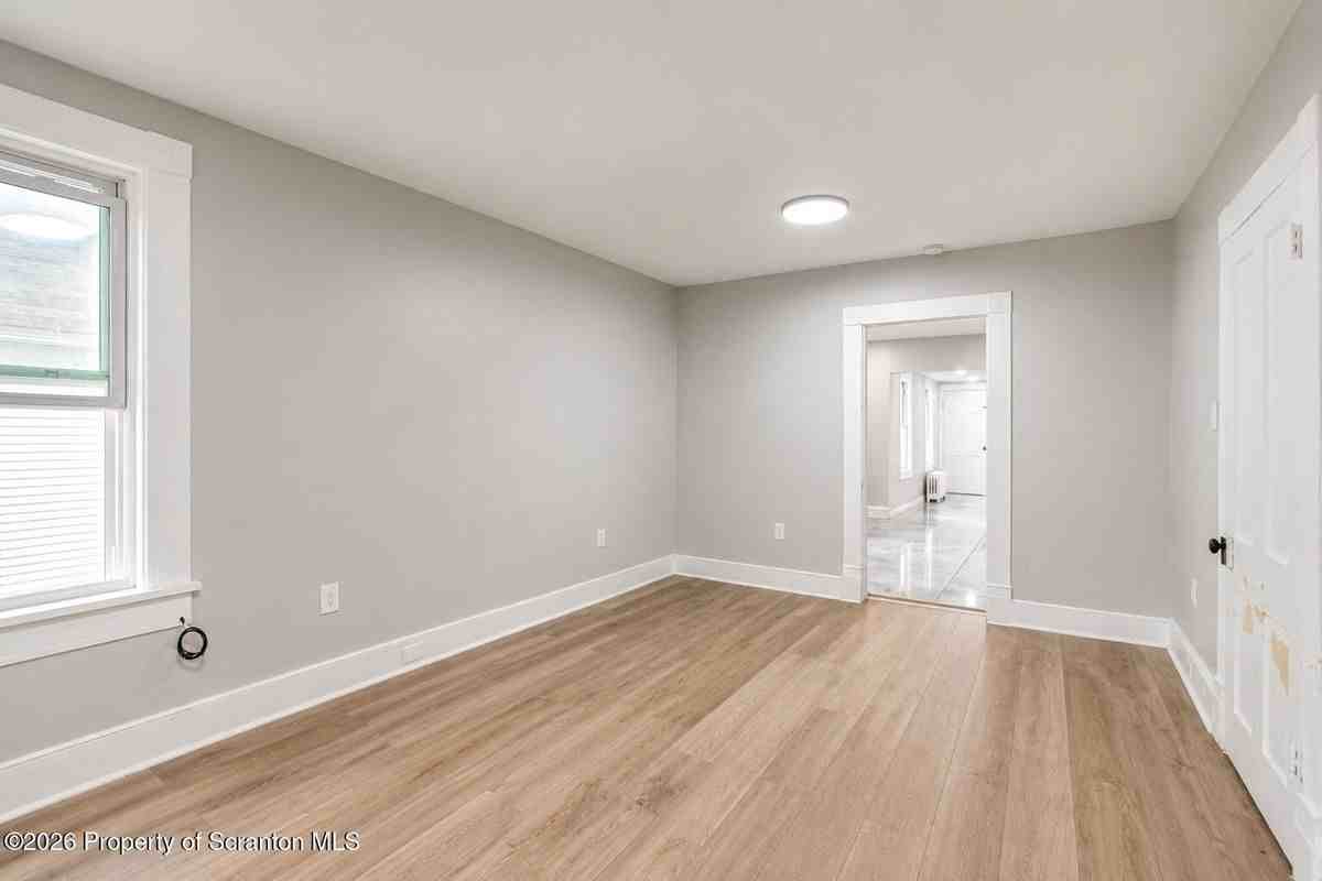 1729 Sanderson Ave - Photo 7 of 24