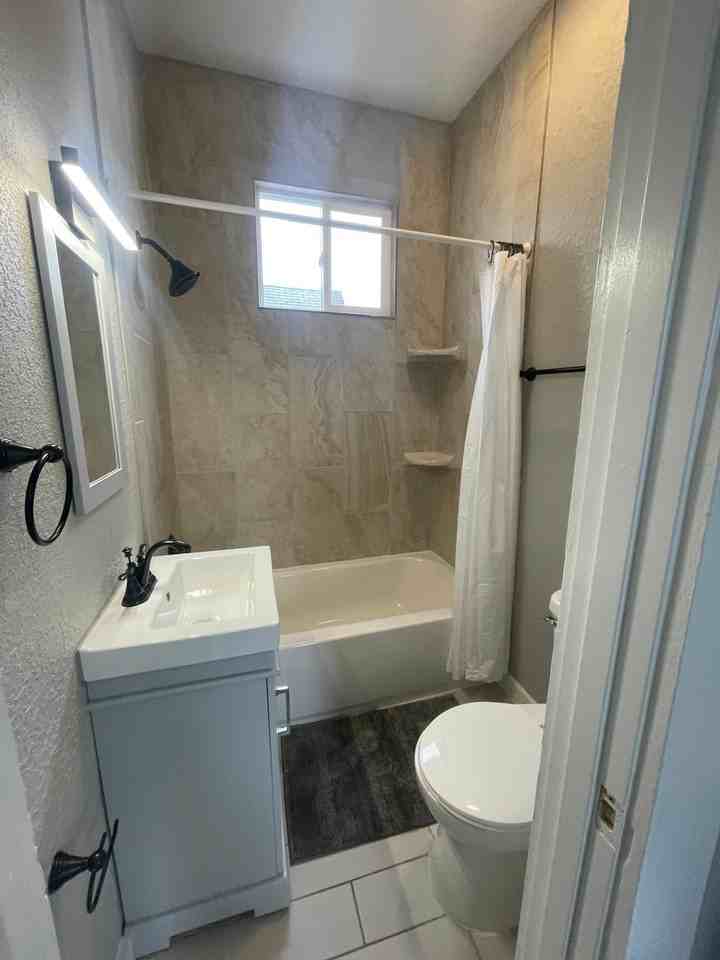 230 N Randolph St - Photo 4 of 11