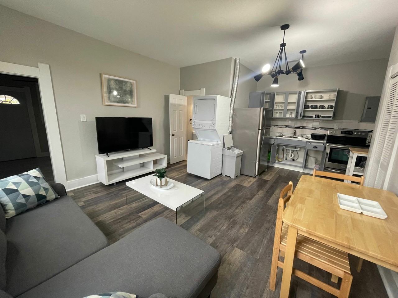 230 N Randolph St - Photo 6 of 11