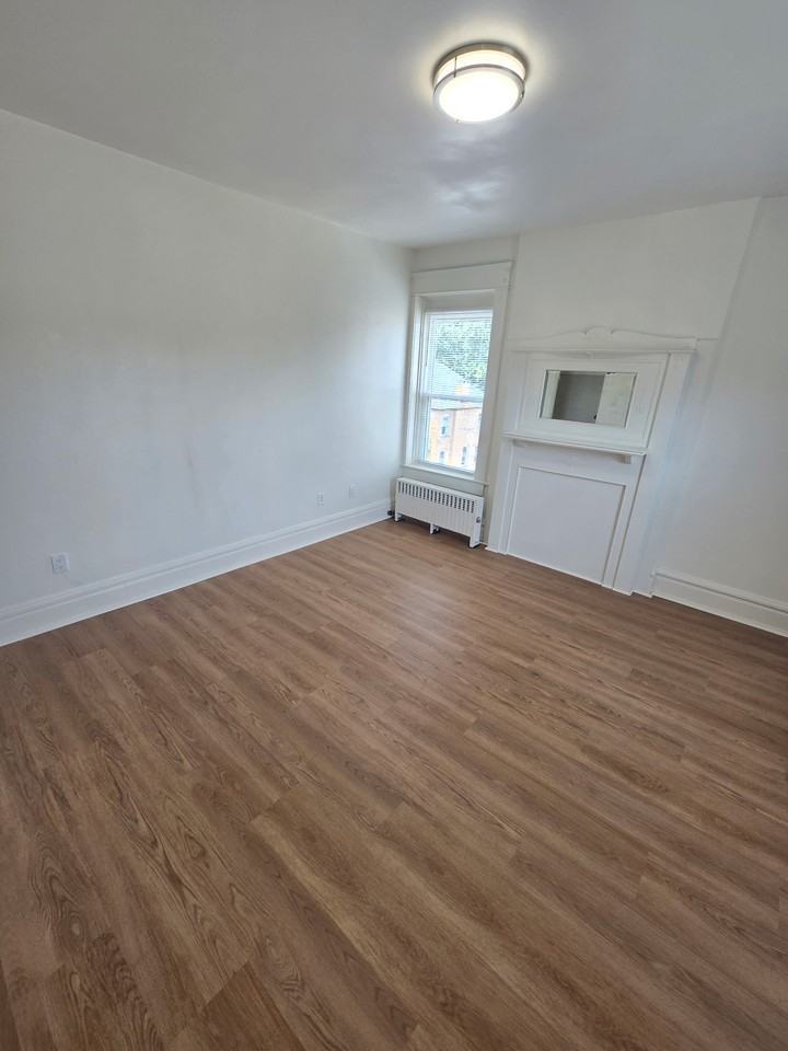 519 Highland Ave #304 - Photo 3 of 7