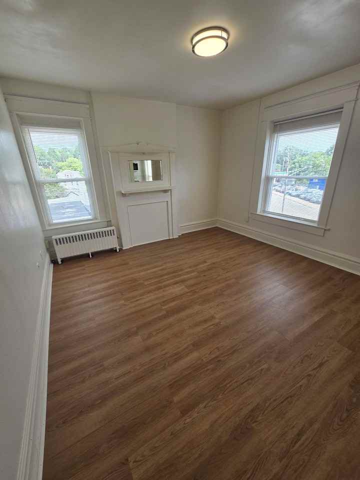 519 Highland Ave #304 - Photo 4 of 7