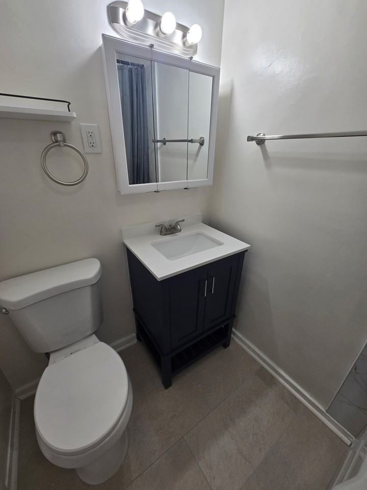 519 Highland Ave #304 - Photo 5 of 7