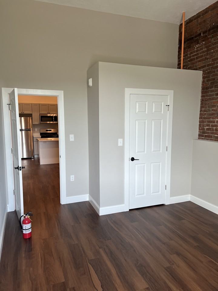 298 Main St #5 - Photo 4 of 10