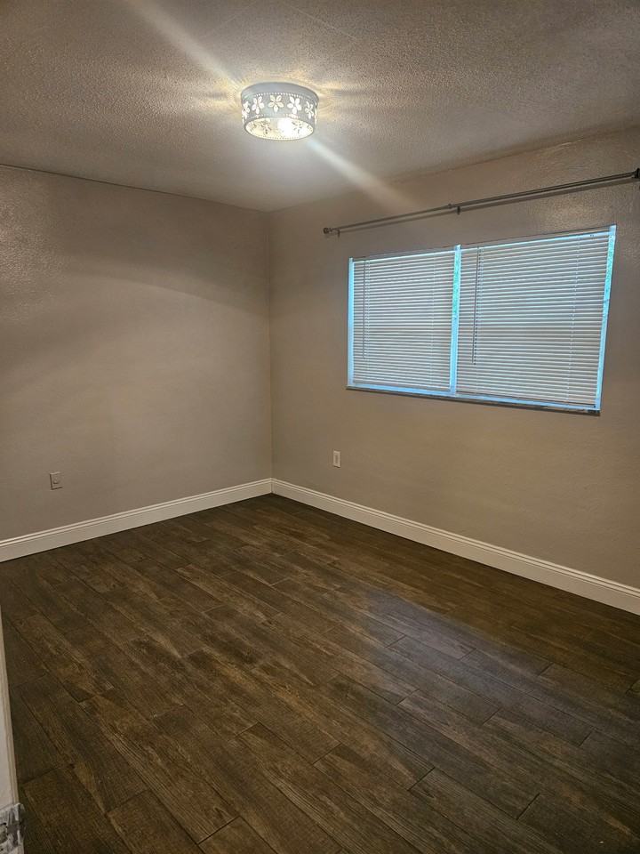 611 S Mills Ave #1 - Photo 3 of 9