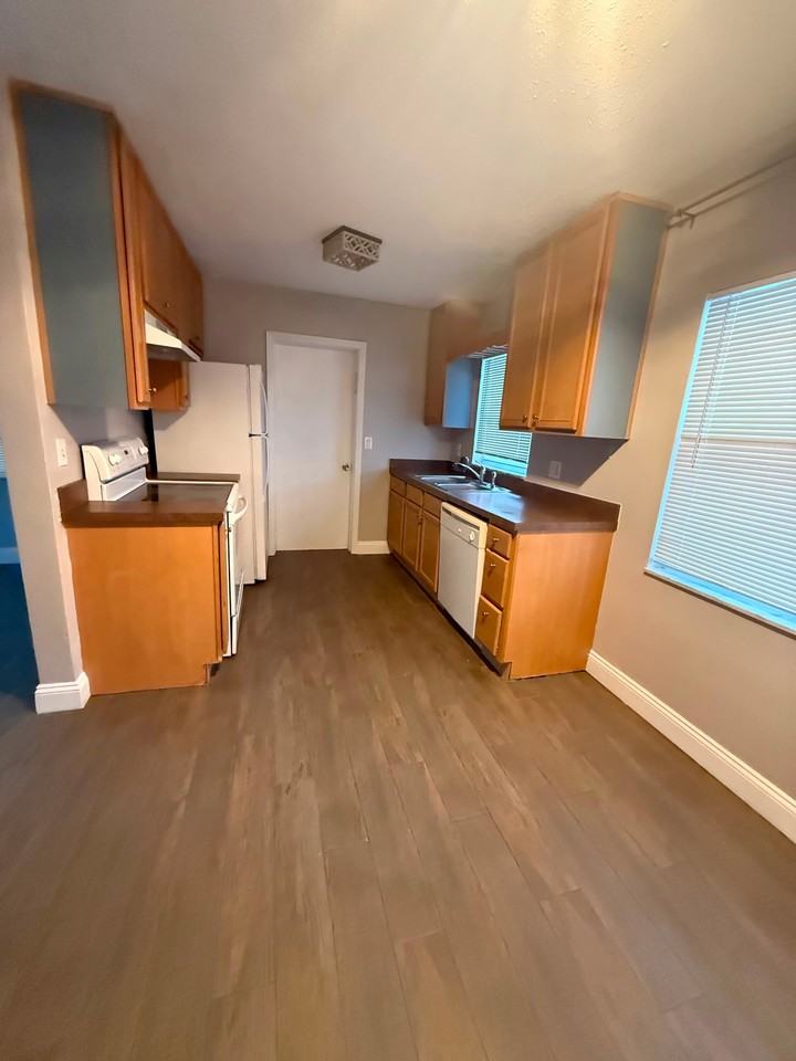 611 S Mills Ave #1 - Photo 4 of 12