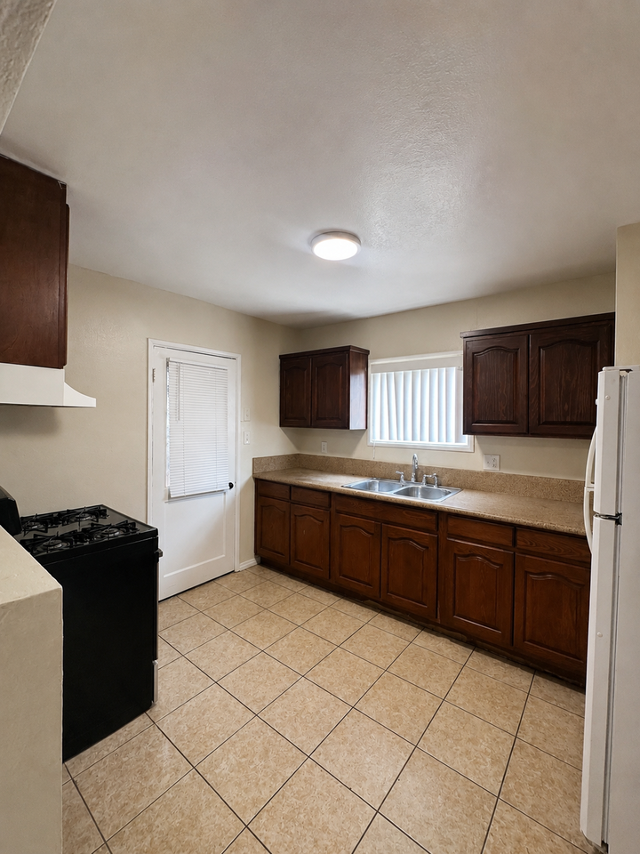 1512 W 103rd St #NA - Photo 4 of 10