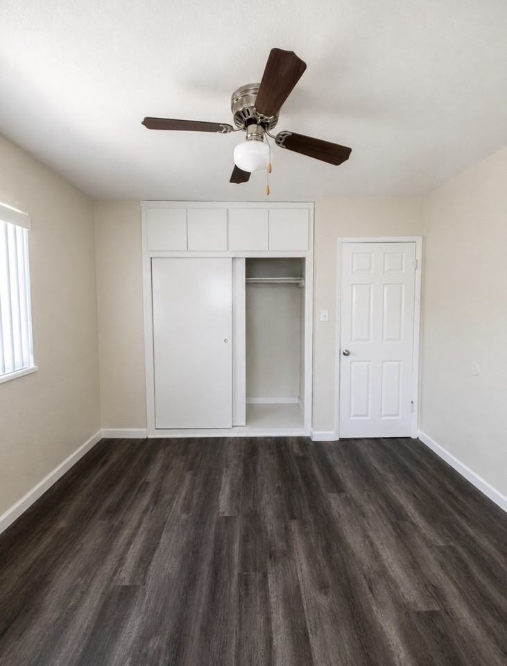 1512 W 103rd St #NA - Photo 5 of 10
