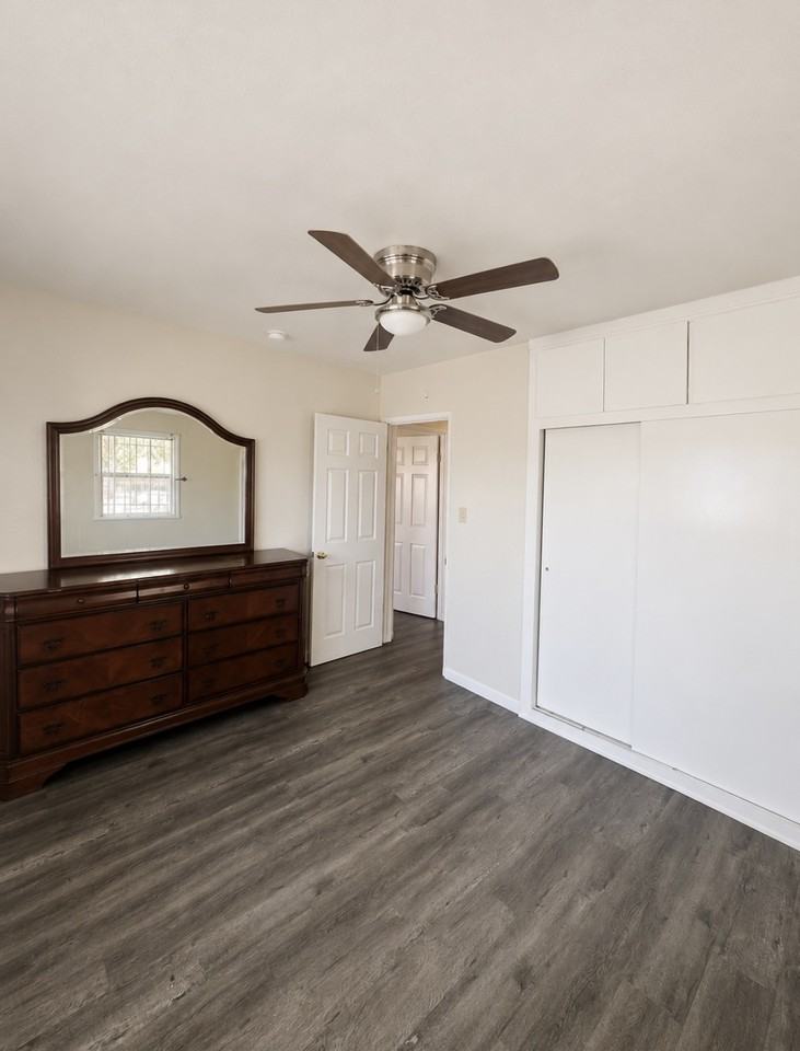 1512 W 103rd St #NA - Photo 6 of 10
