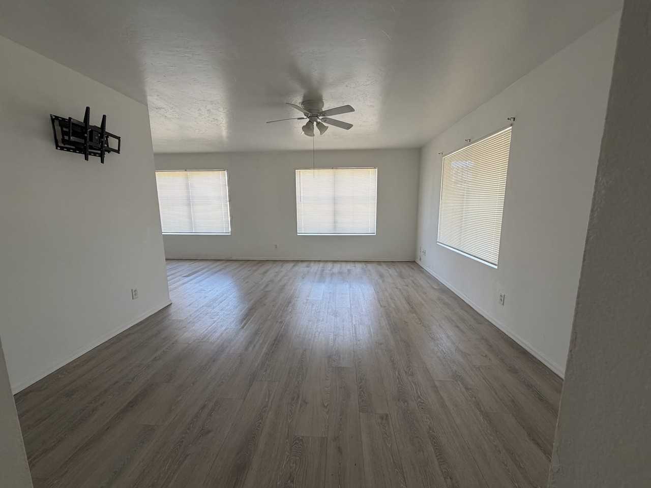 4702 N 76th Ave #NA - Photo 2 of 10