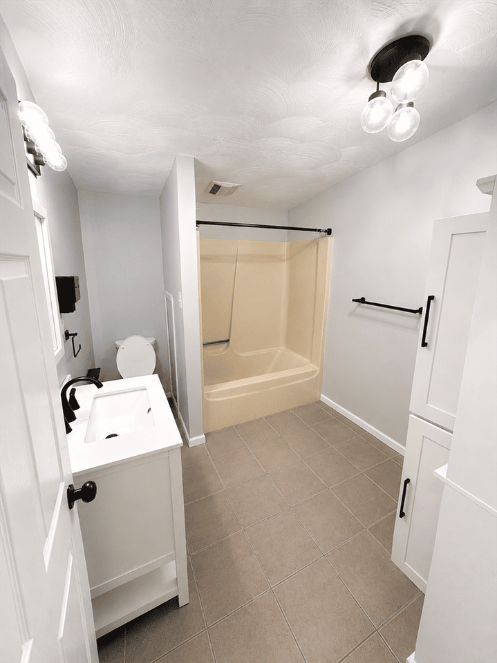 306 S Foster Ave #NA - Photo 4 of 15