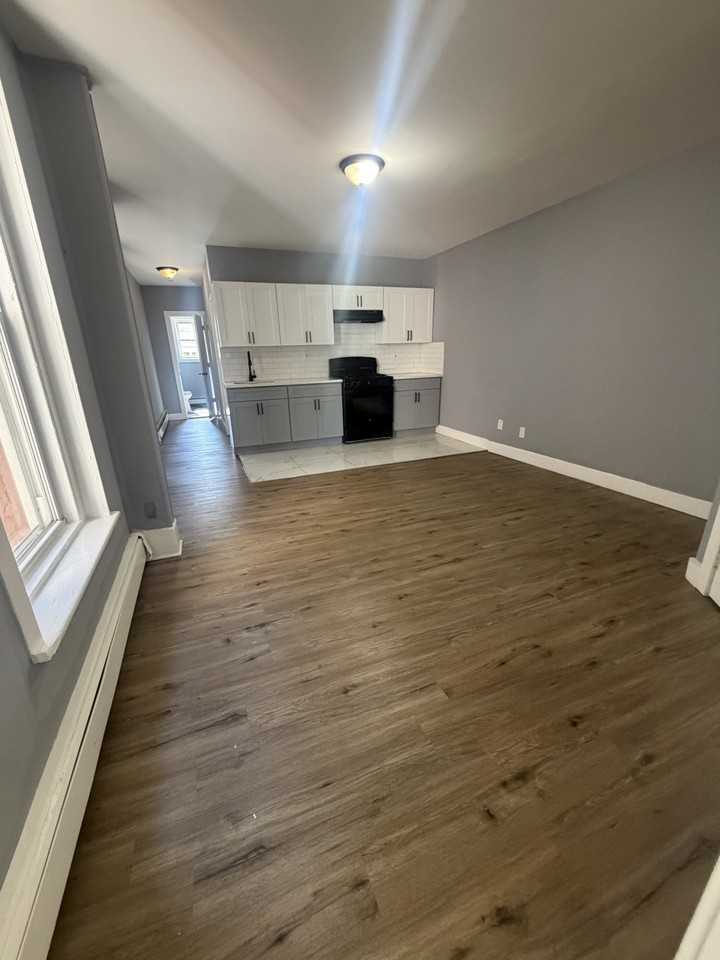 904 3rd Ave #1 - Photo 2 of 9