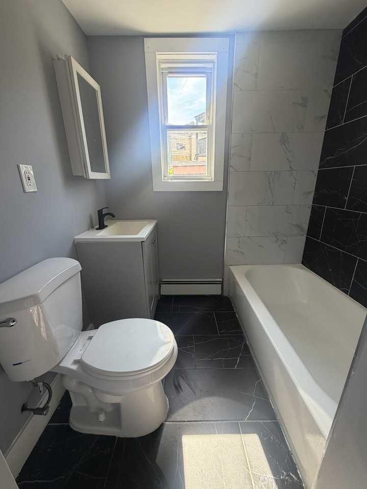 904 3rd Ave #1 - Photo 4 of 9