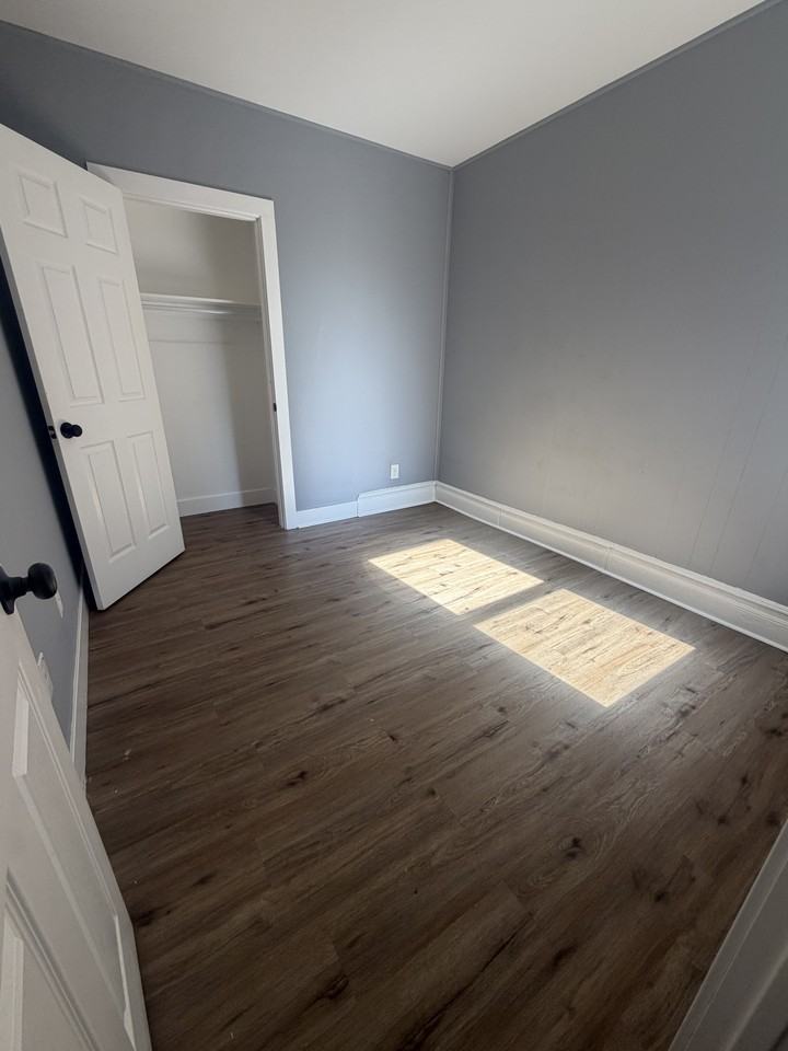 904 3rd Ave #1 - Photo 6 of 9