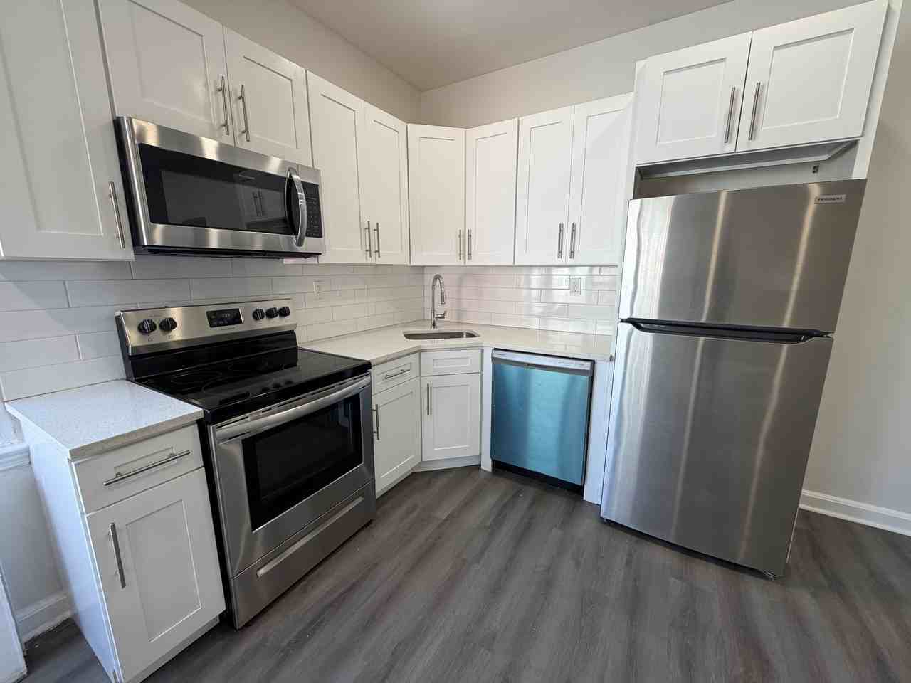 824 Avenue C #B3 - Photo 2 of 14