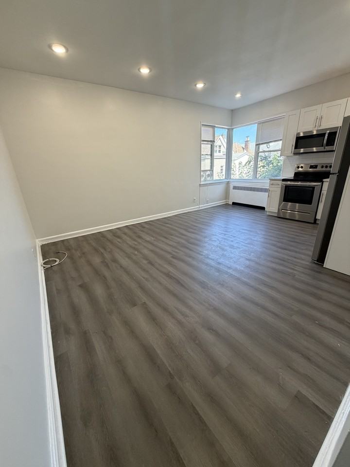 824 Avenue C #B3 - Photo 3 of 14