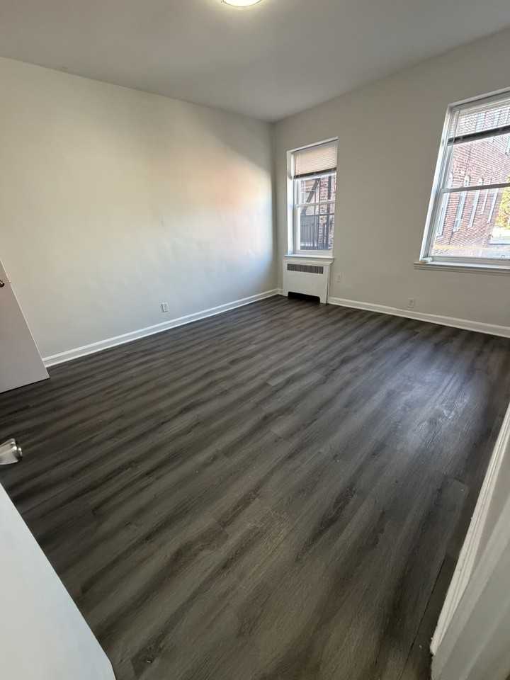 824 Avenue C #B3 - Photo 4 of 14