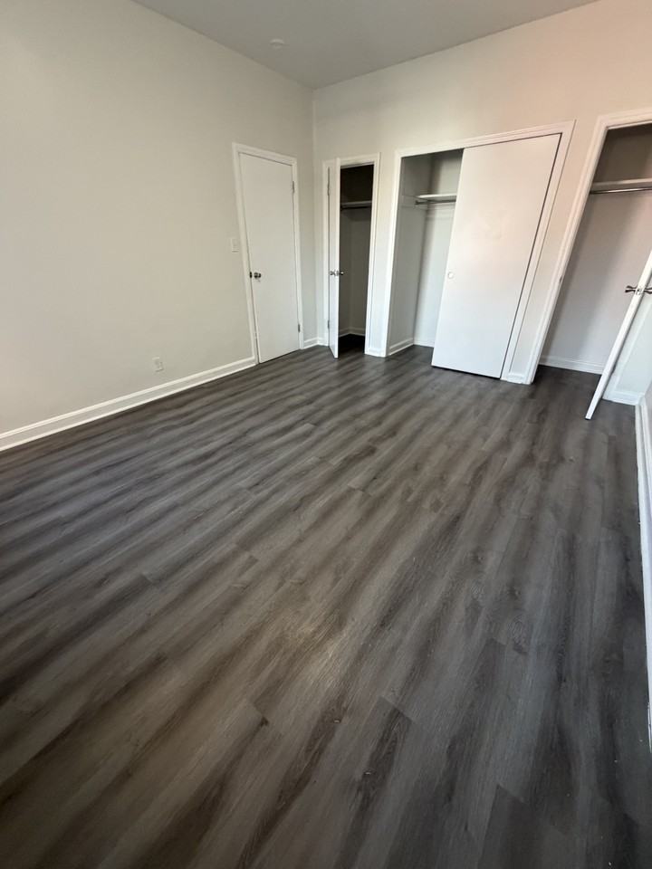 824 Avenue C #B3 - Photo 5 of 14