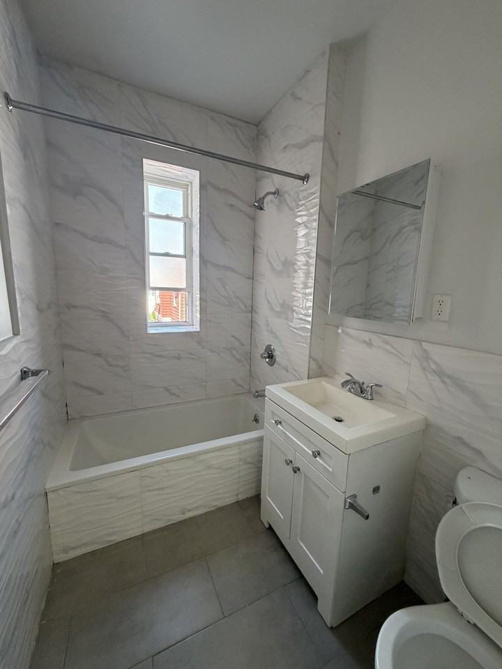 824 Avenue C #B3 - Photo 6 of 14