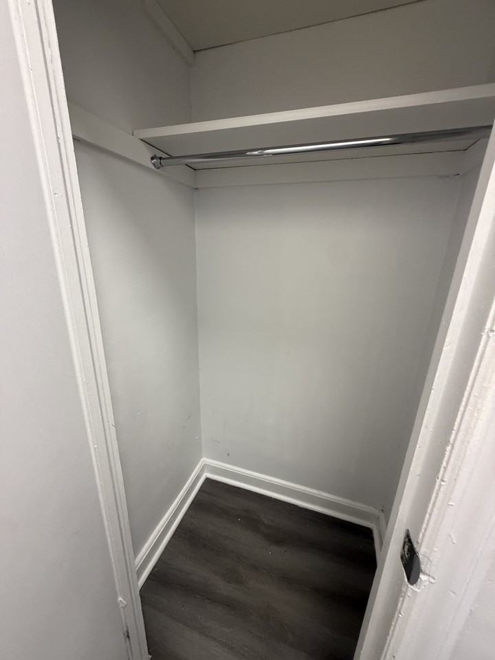 824 Avenue C #B3 - Photo 7 of 14