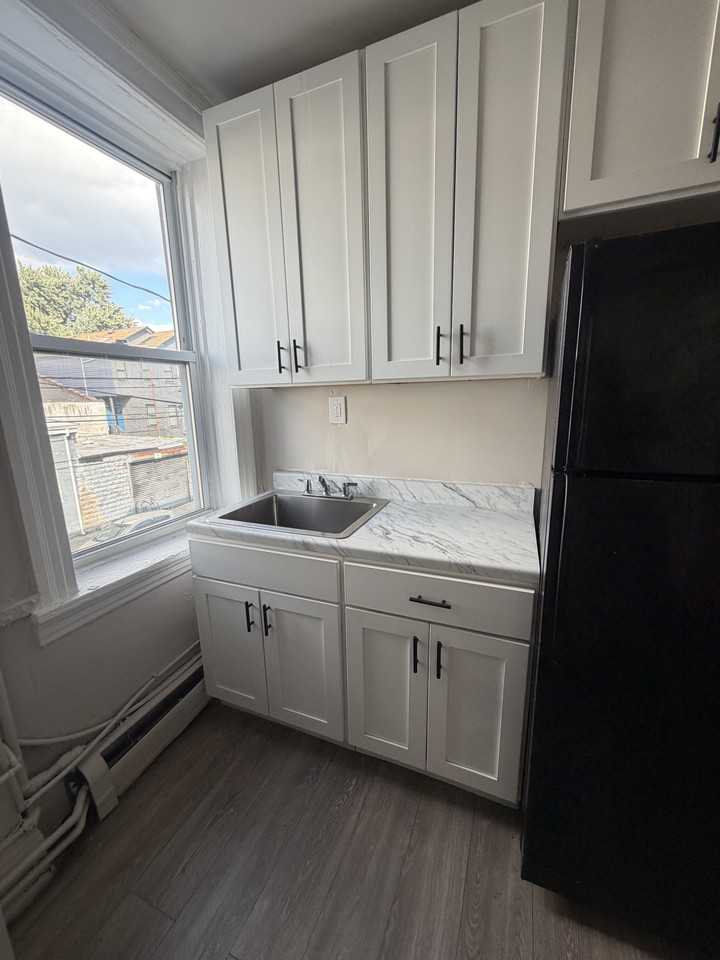 488 Kennedy Blvd #4 - Photo 2 of 8
