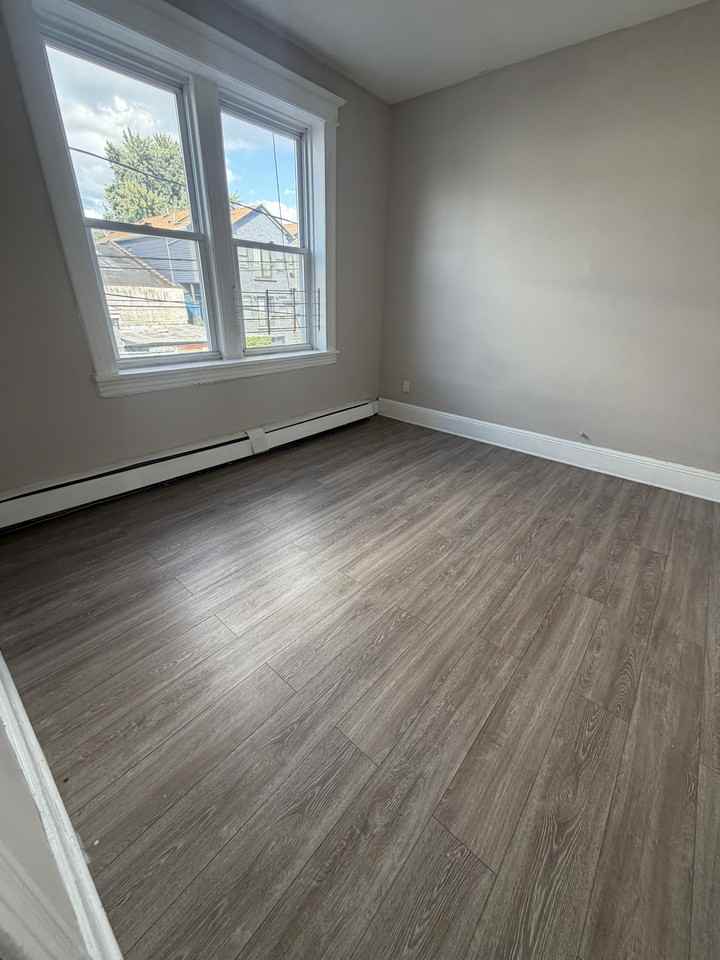488 Kennedy Blvd #4 - Photo 3 of 8
