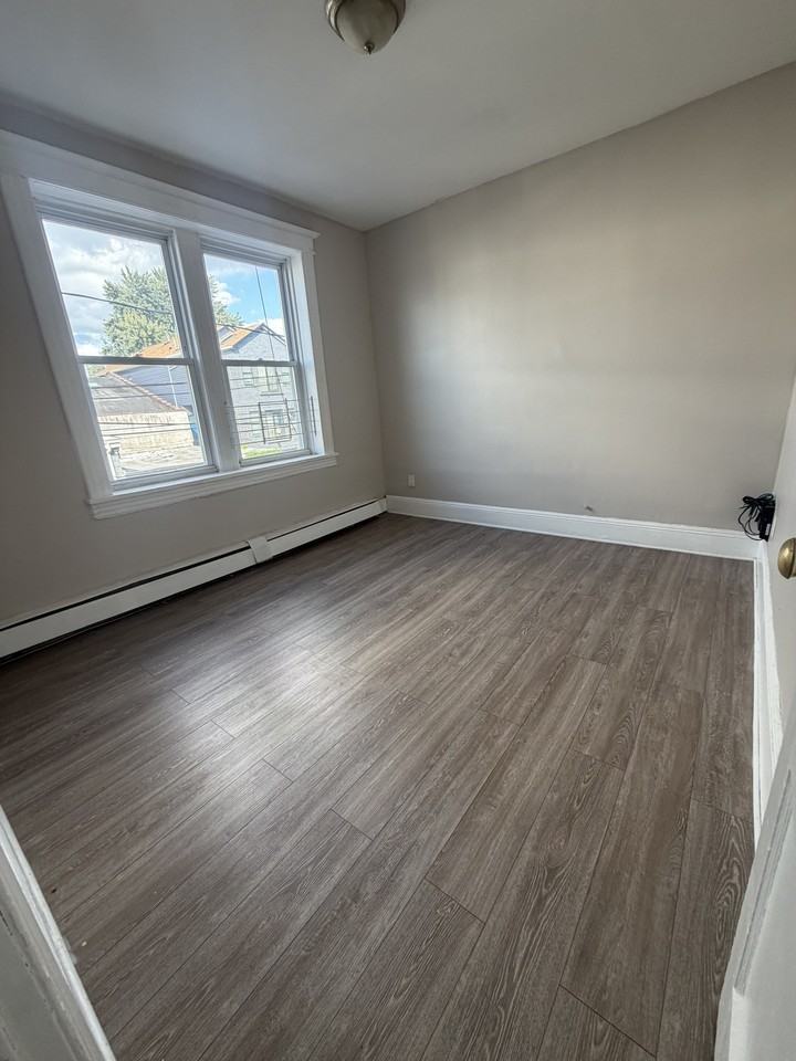 488 Kennedy Blvd #4 - Photo 4 of 8