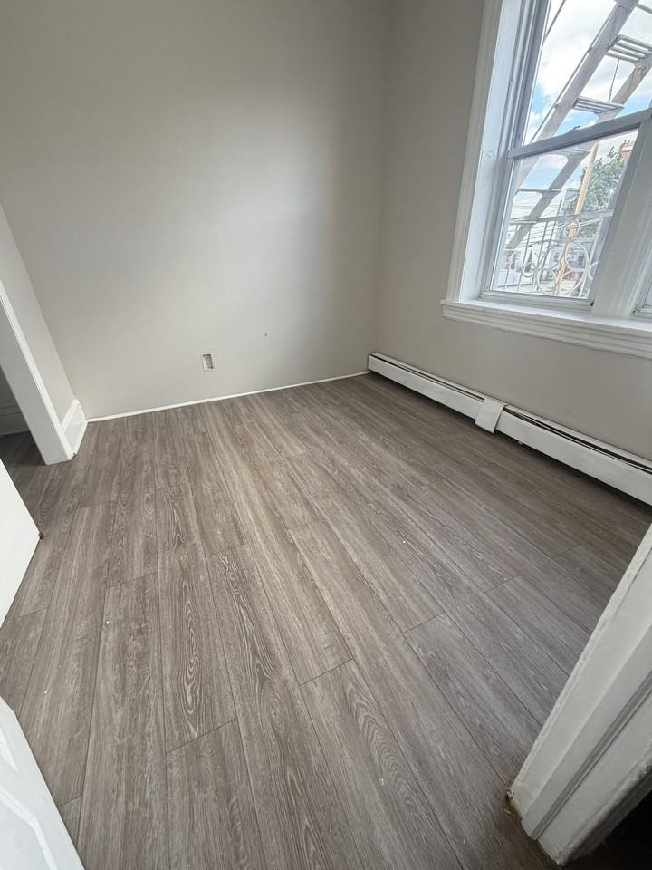 488 Kennedy Blvd #4 - Photo 7 of 8