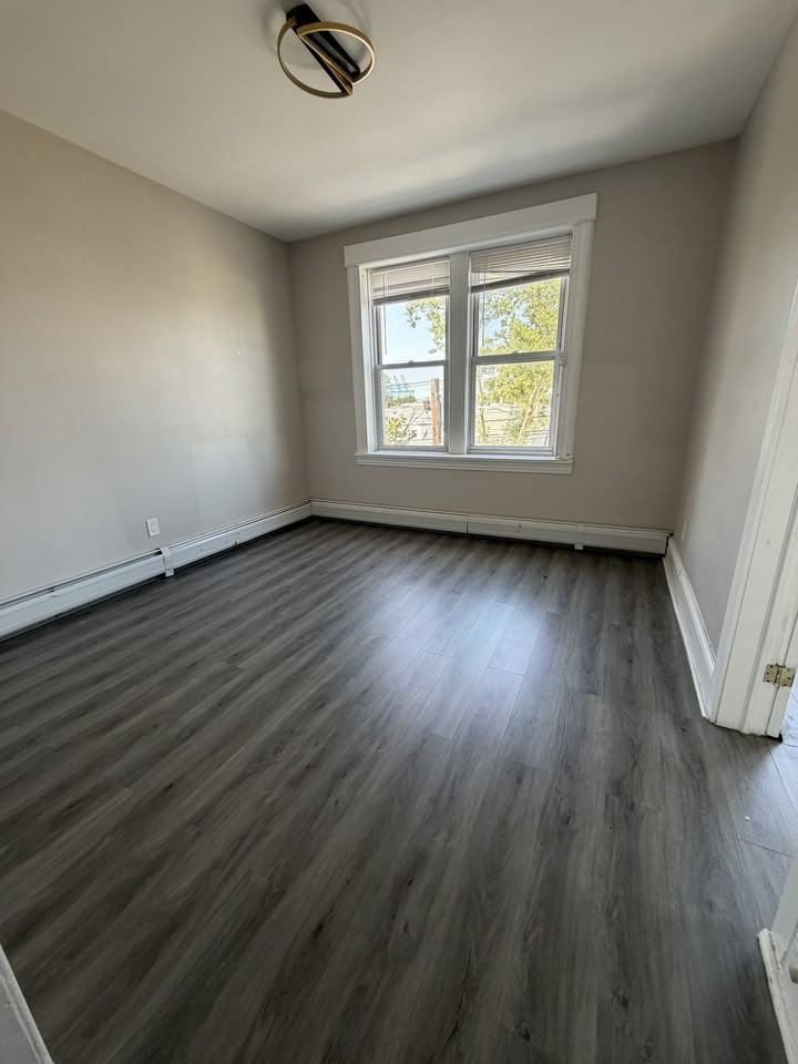 488 Kennedy Blvd #8 - Photo 4 of 8