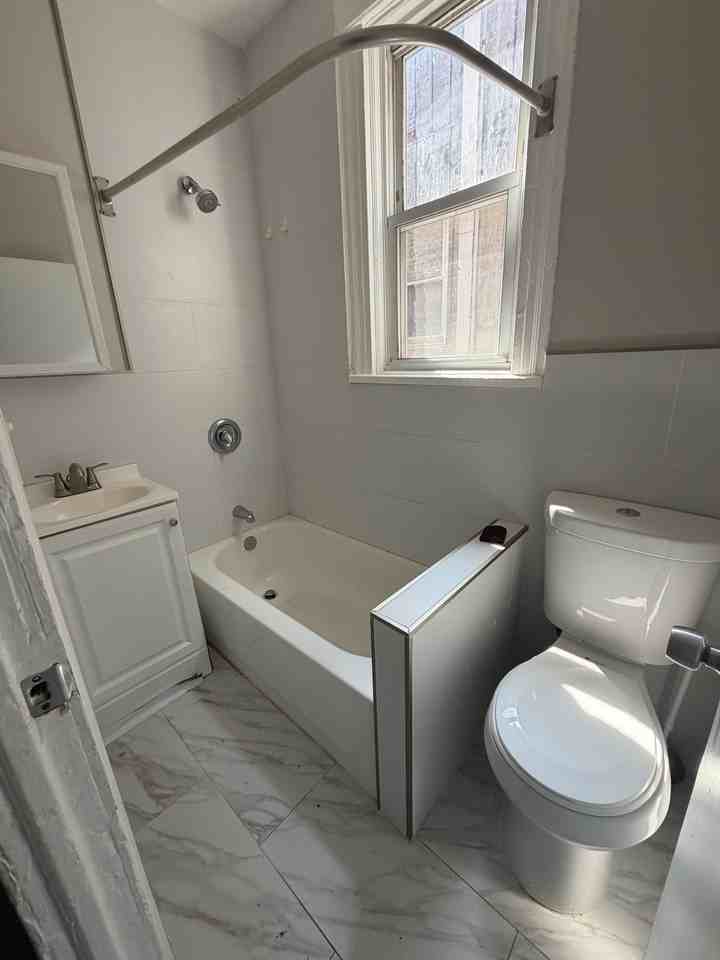 488 Kennedy Blvd #8 - Photo 6 of 8