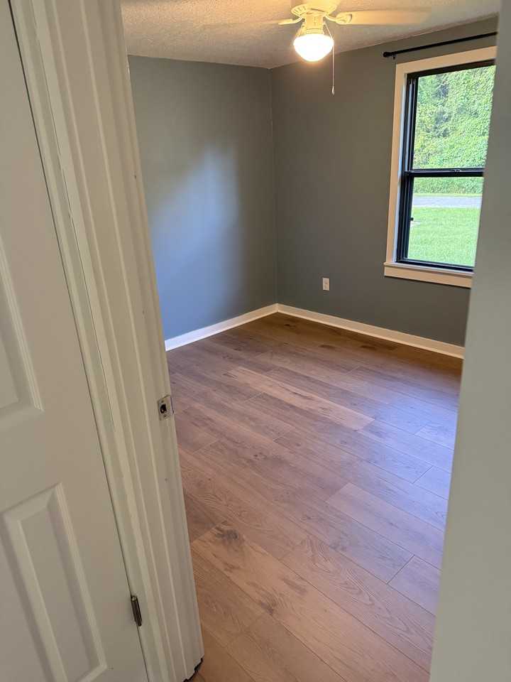 144 Hutchinson Ct #NA - Photo 4 of 13