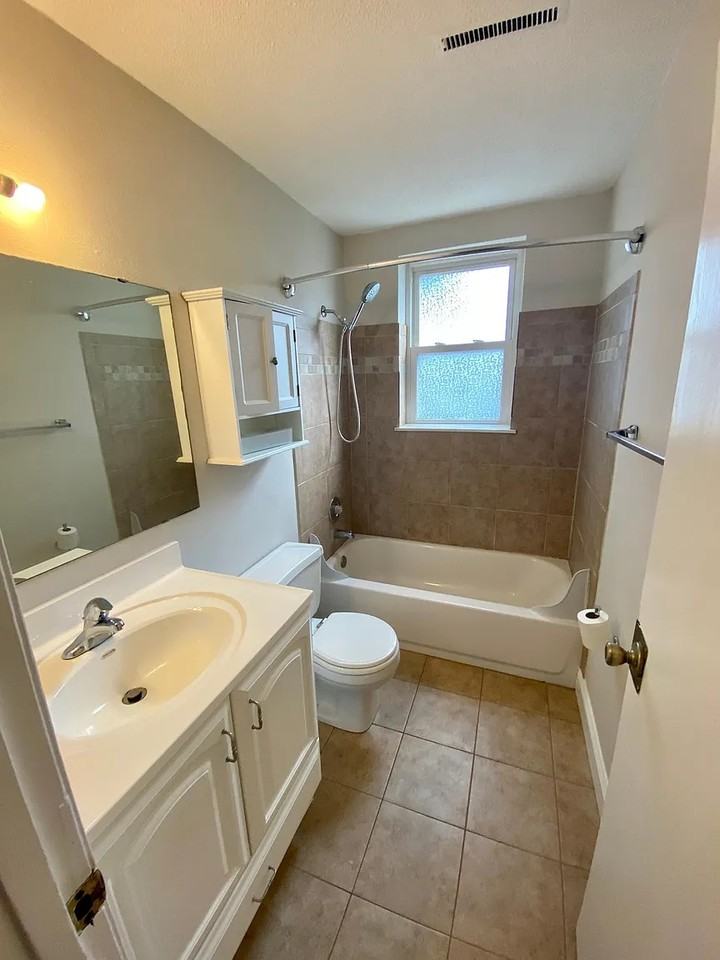 6262 North Dr #2E - Photo 5 of 7