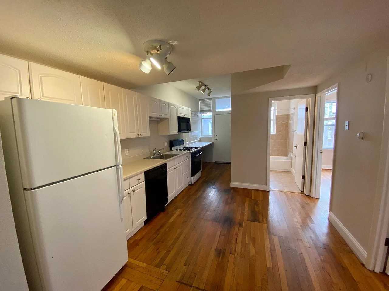 6262 North Dr #2E - Photo 6 of 7