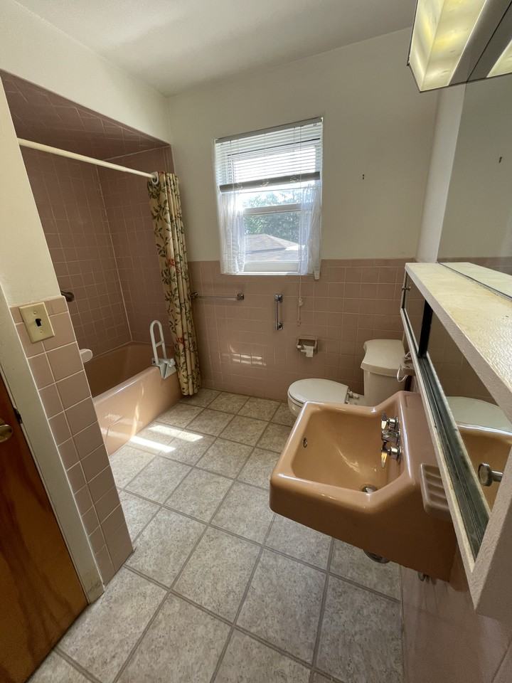 175 N Vine St #3F - Photo 3 of 5