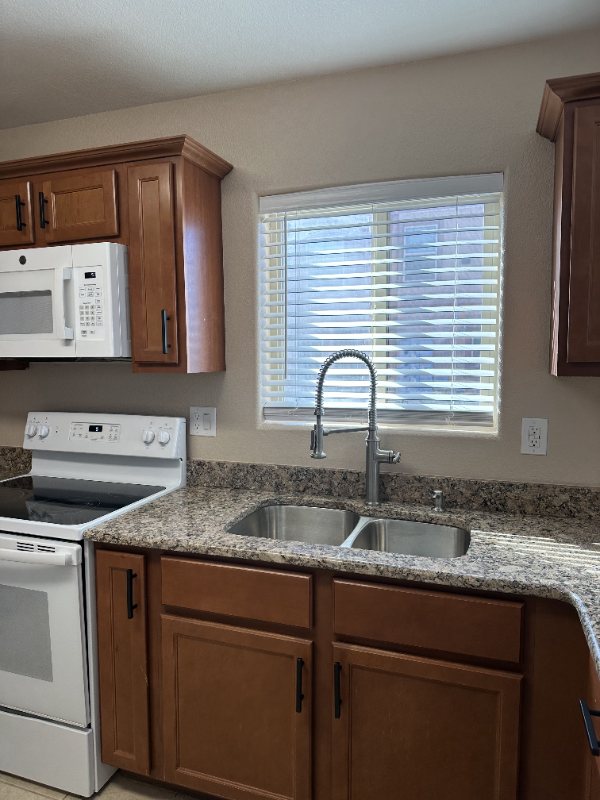 6345 Reynolds Dr #D15 - Photo 2 of 32
