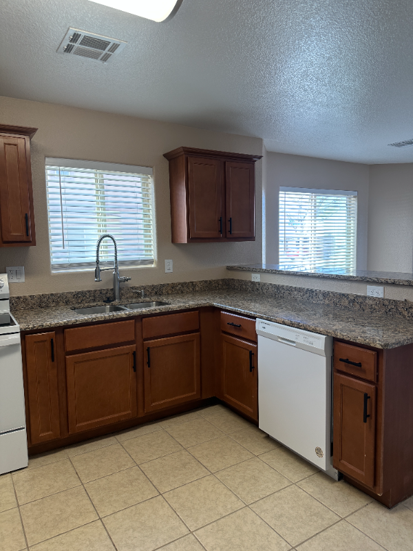 6345 Reynolds Dr #D15 - Photo 4 of 32