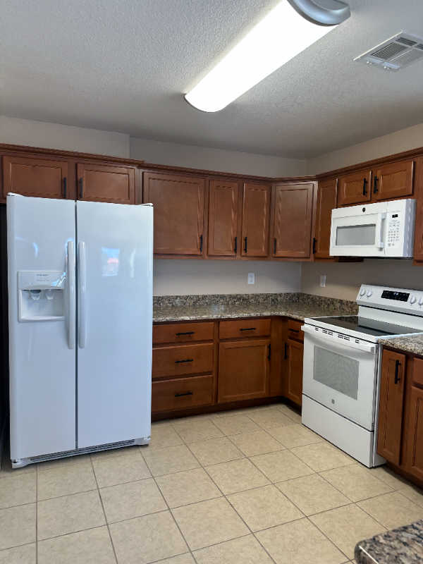 6345 Reynolds Dr #D15 - Photo 5 of 32