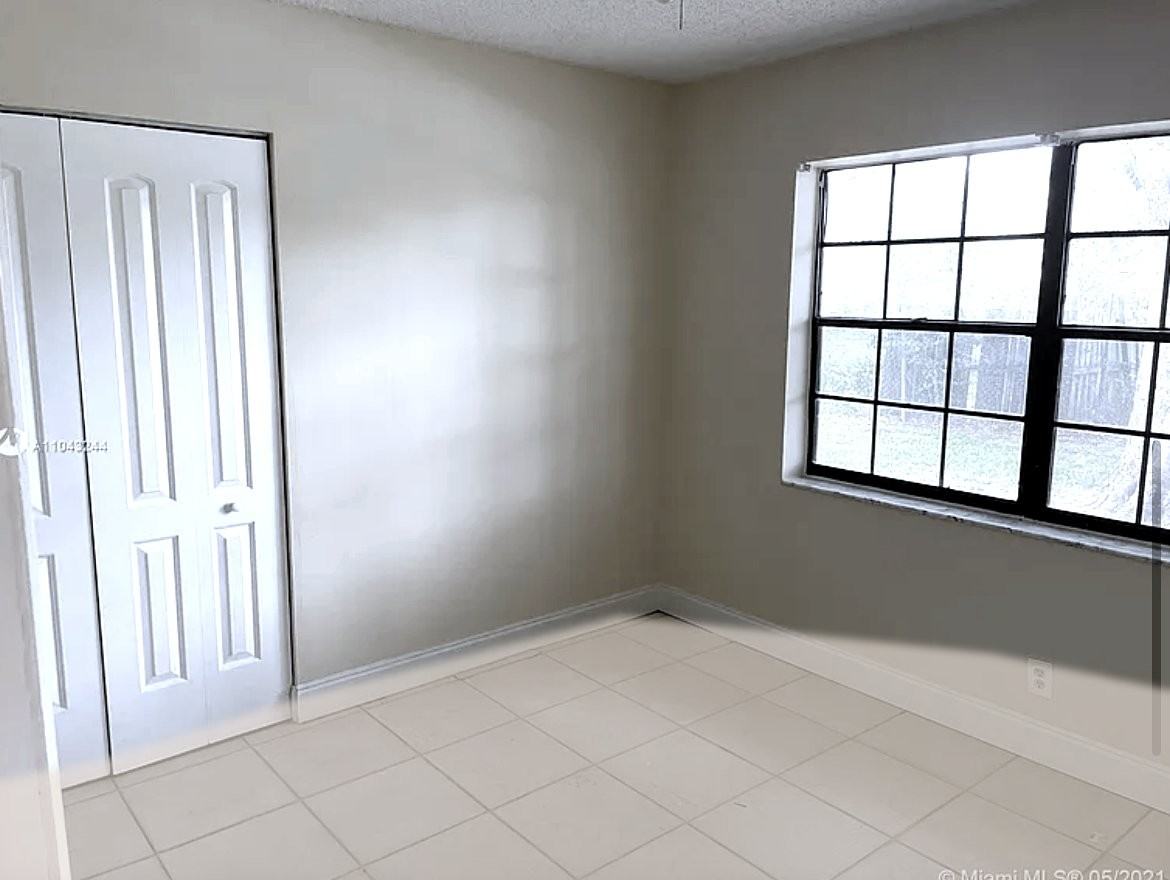 11401 Nw 43rd St - Photo 6 of 10