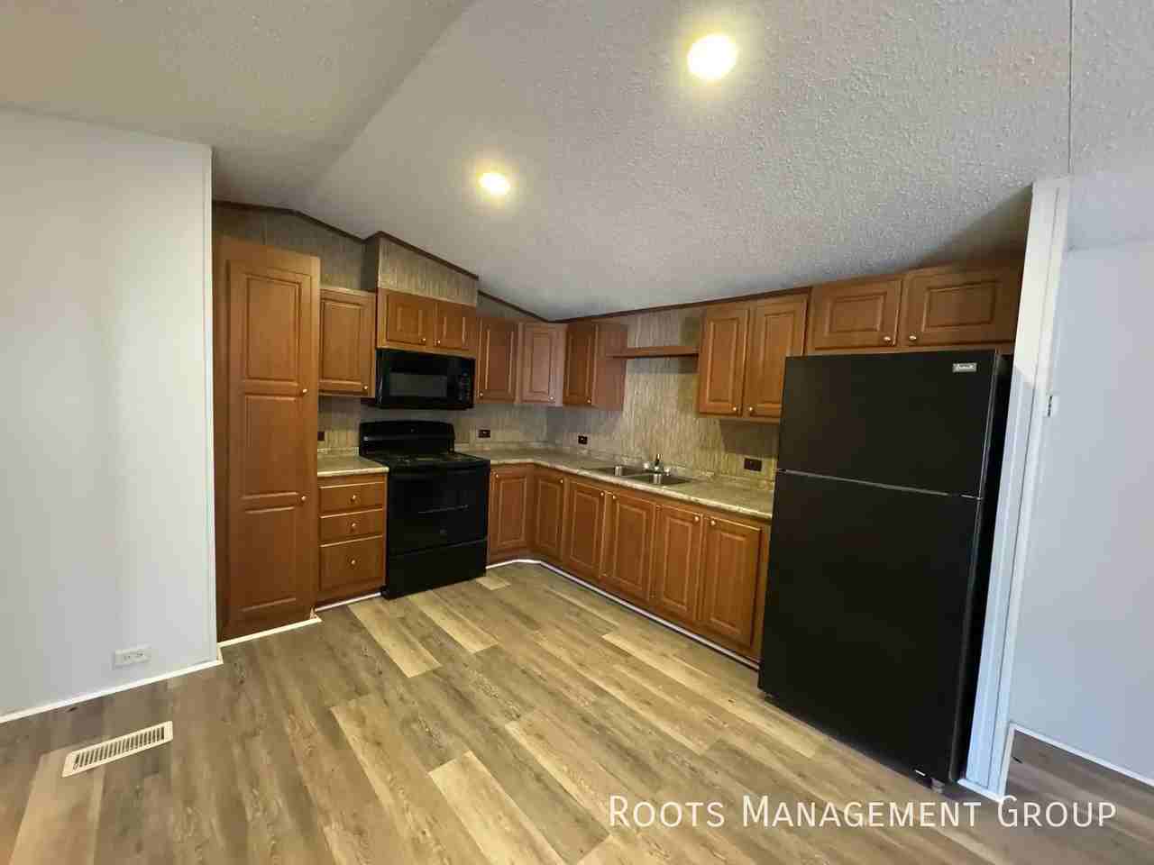 1325 N Franklin St #203 - Photo 7 of 32