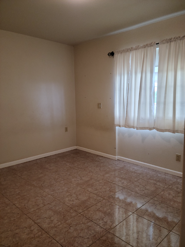 155 Hiolani St - Photo 3 of 7