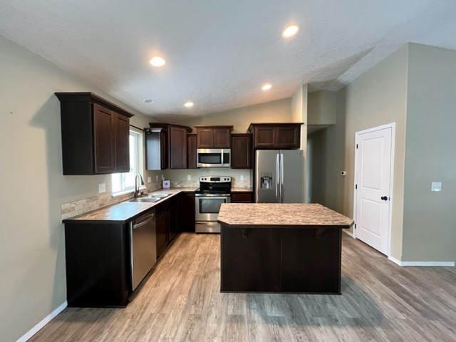 617 N Shamrock Rd - Photo 3 of 26