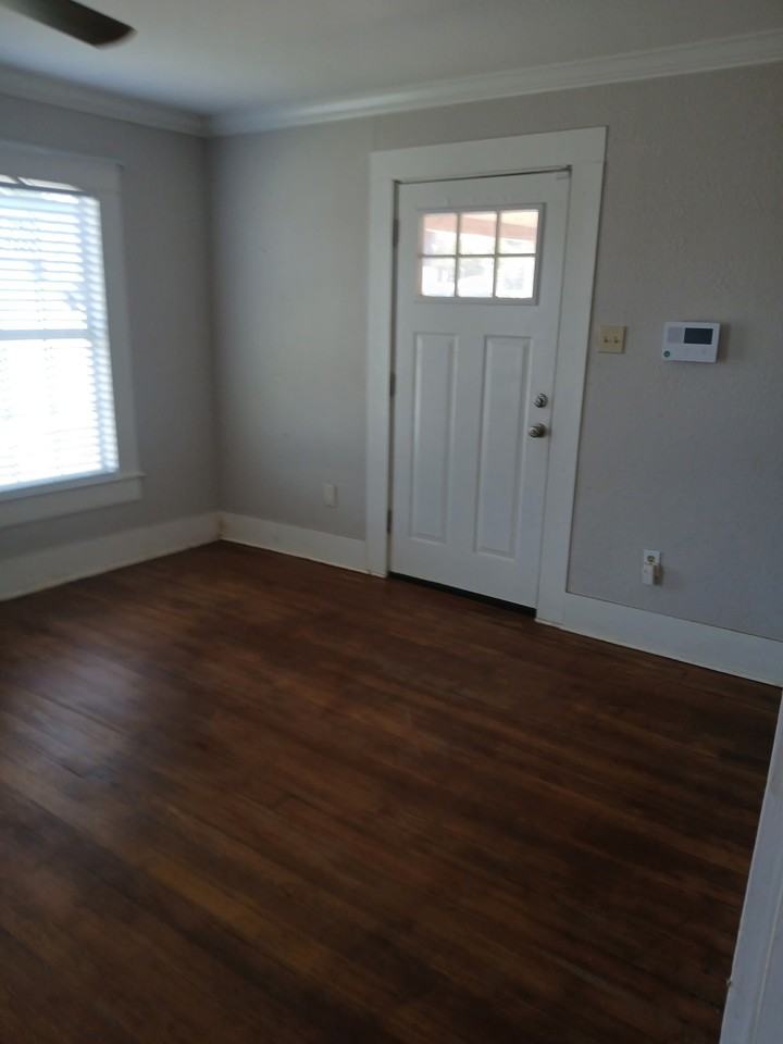 1114 Fresno - Photo 2 of 10