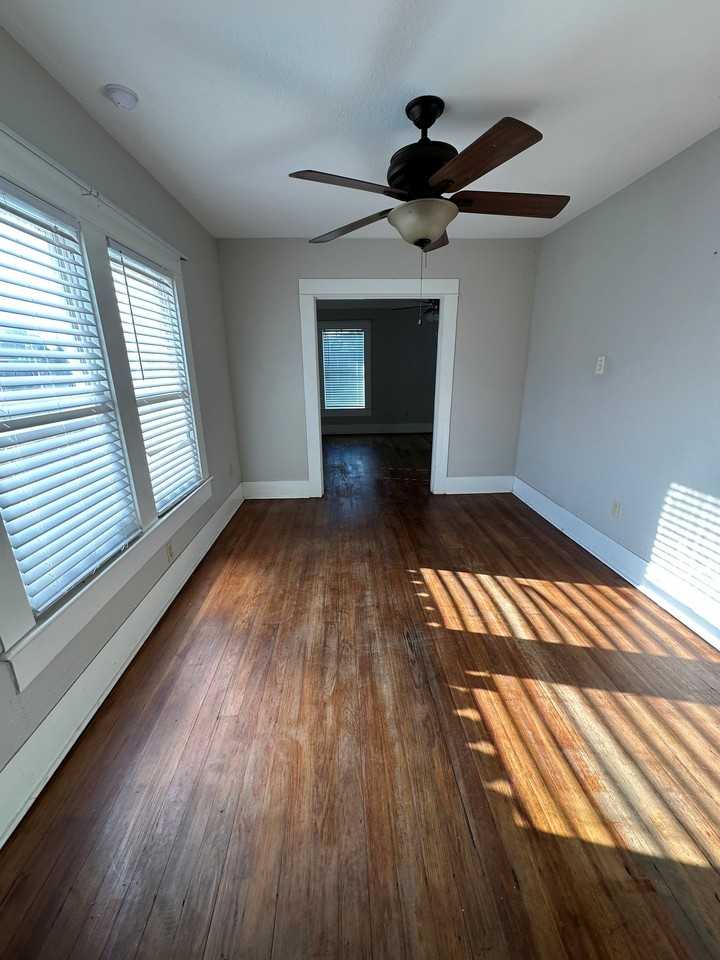 1114 Fresno - Photo 3 of 10