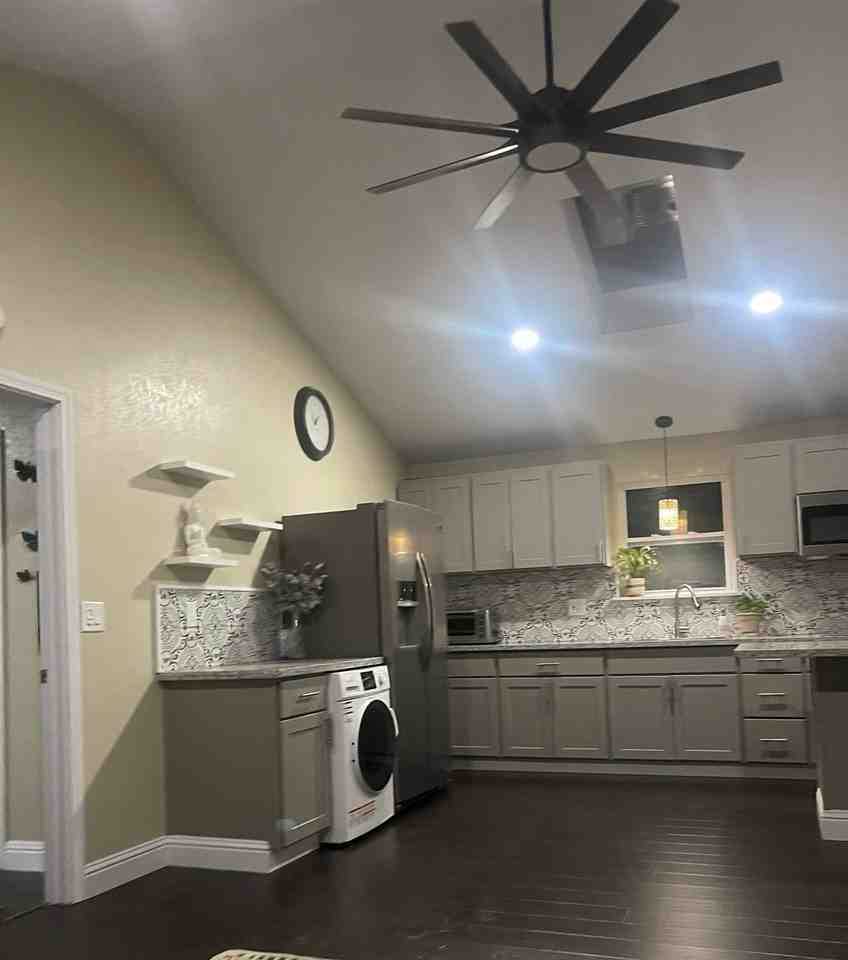 556 Warrington Ave - Photo 4 of 12