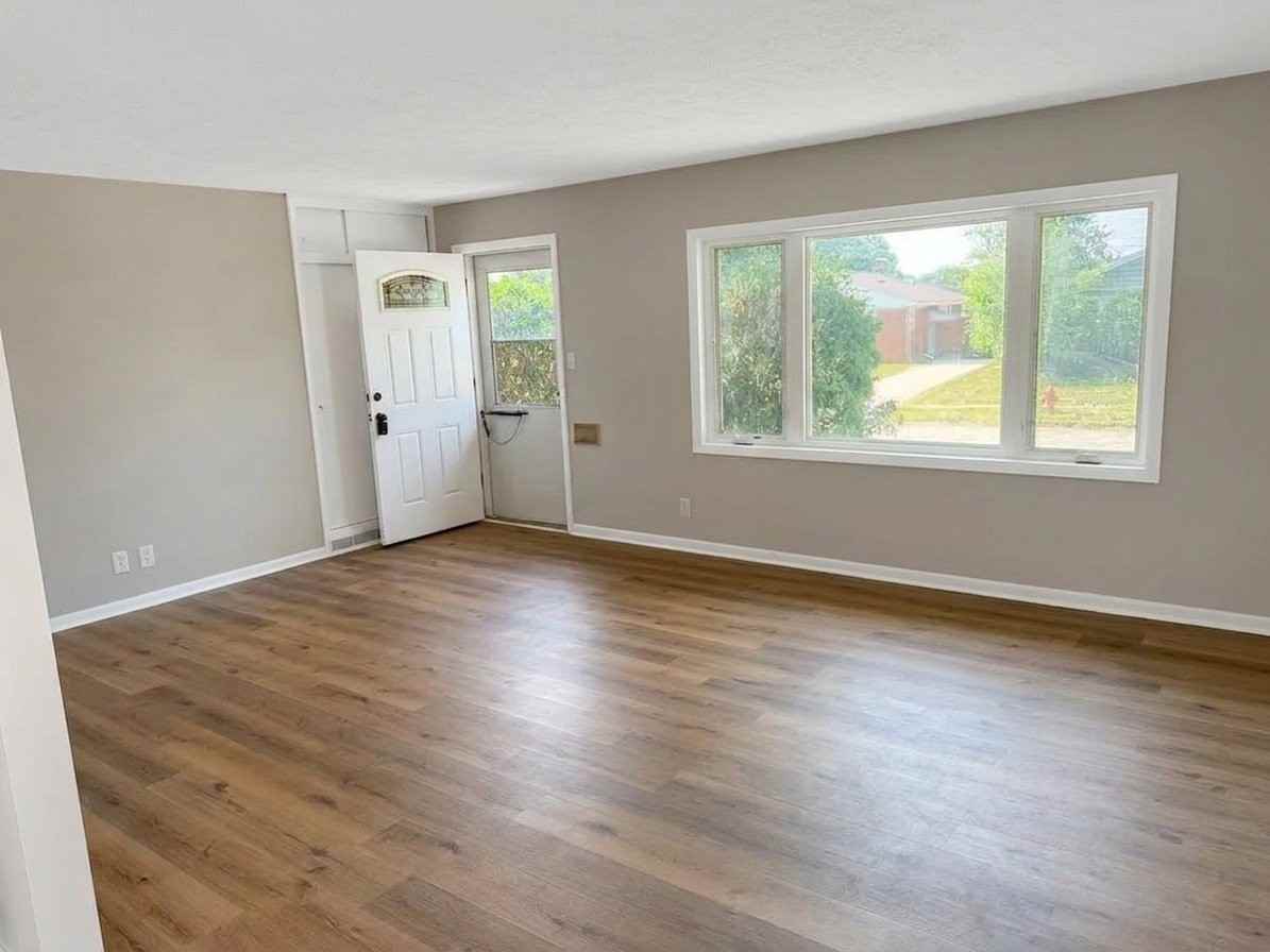 15917 Steinway Blvd - Photo 3 of 12