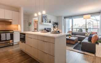 2340 N Lincoln Ave - Photo 1 of 1