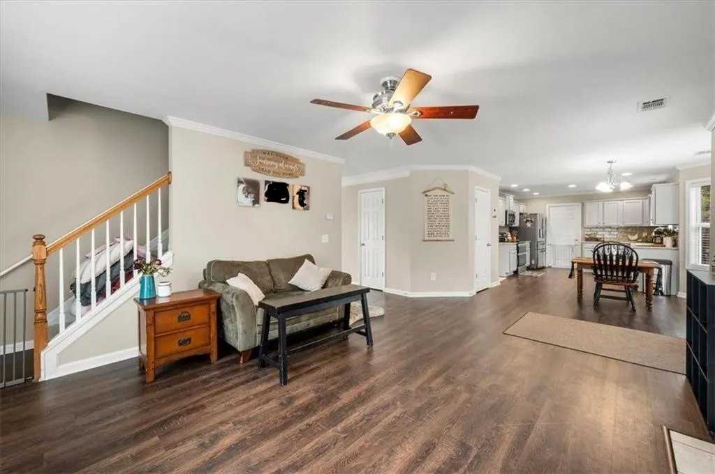 8805 Penbrooke Ct - Photo 7 of 20
