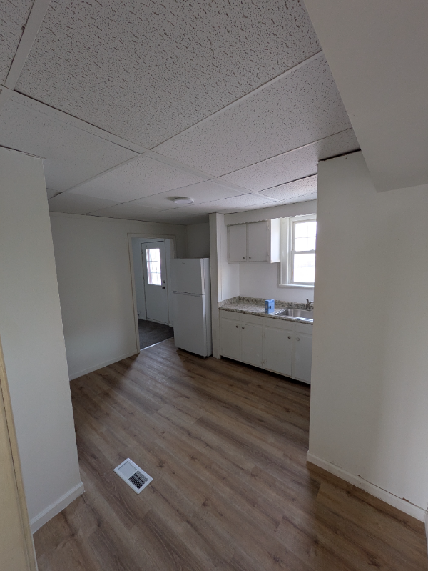 933 Ashland Rd #933 - Photo 5 of 11