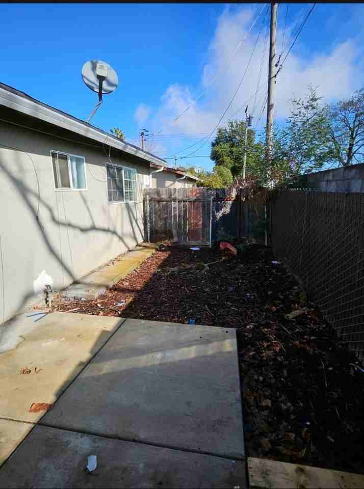 2700 29th Ave - Photo 3 of 9